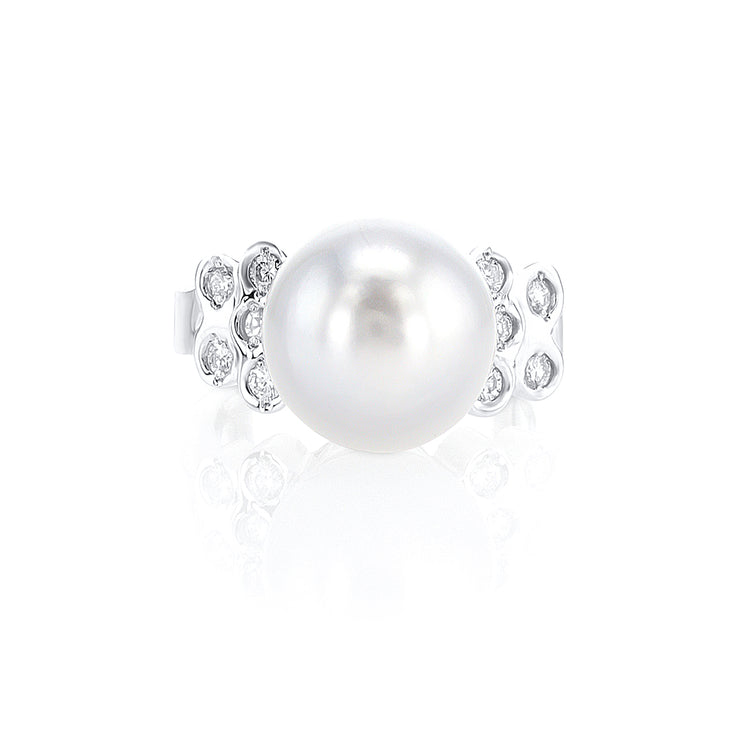 Pearl and 0.30 Cttw Round Diamond 18K White Gold Fashion Estate Ring